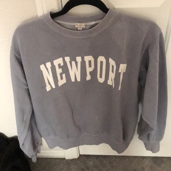 Brandy Melville Sweaters - BRANDY MELVILLE Sweatshirt